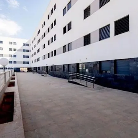Atico Luminoso Con Terraza. Apartment *